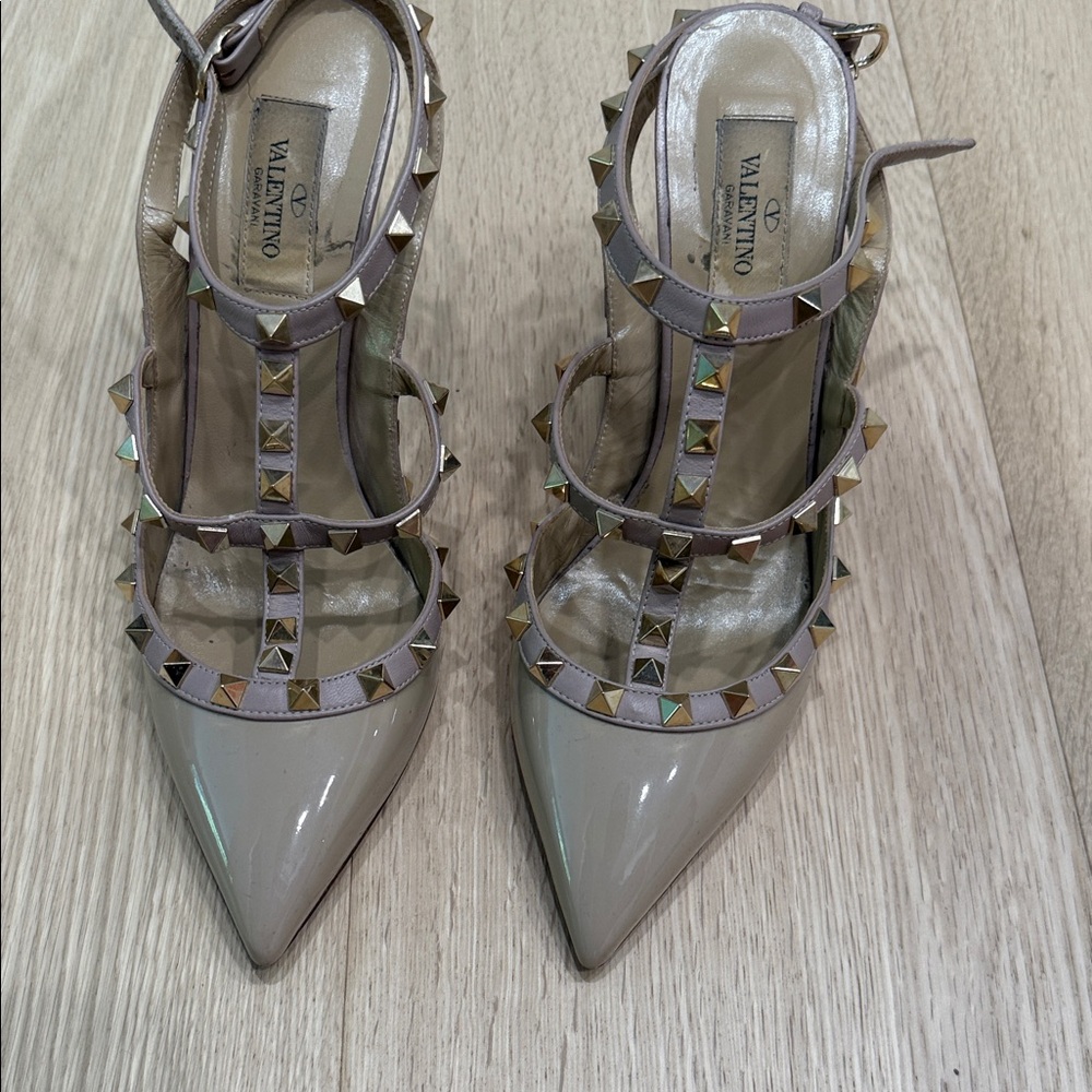 Valentino Women's Patent Leather Heels with Studs - Beige